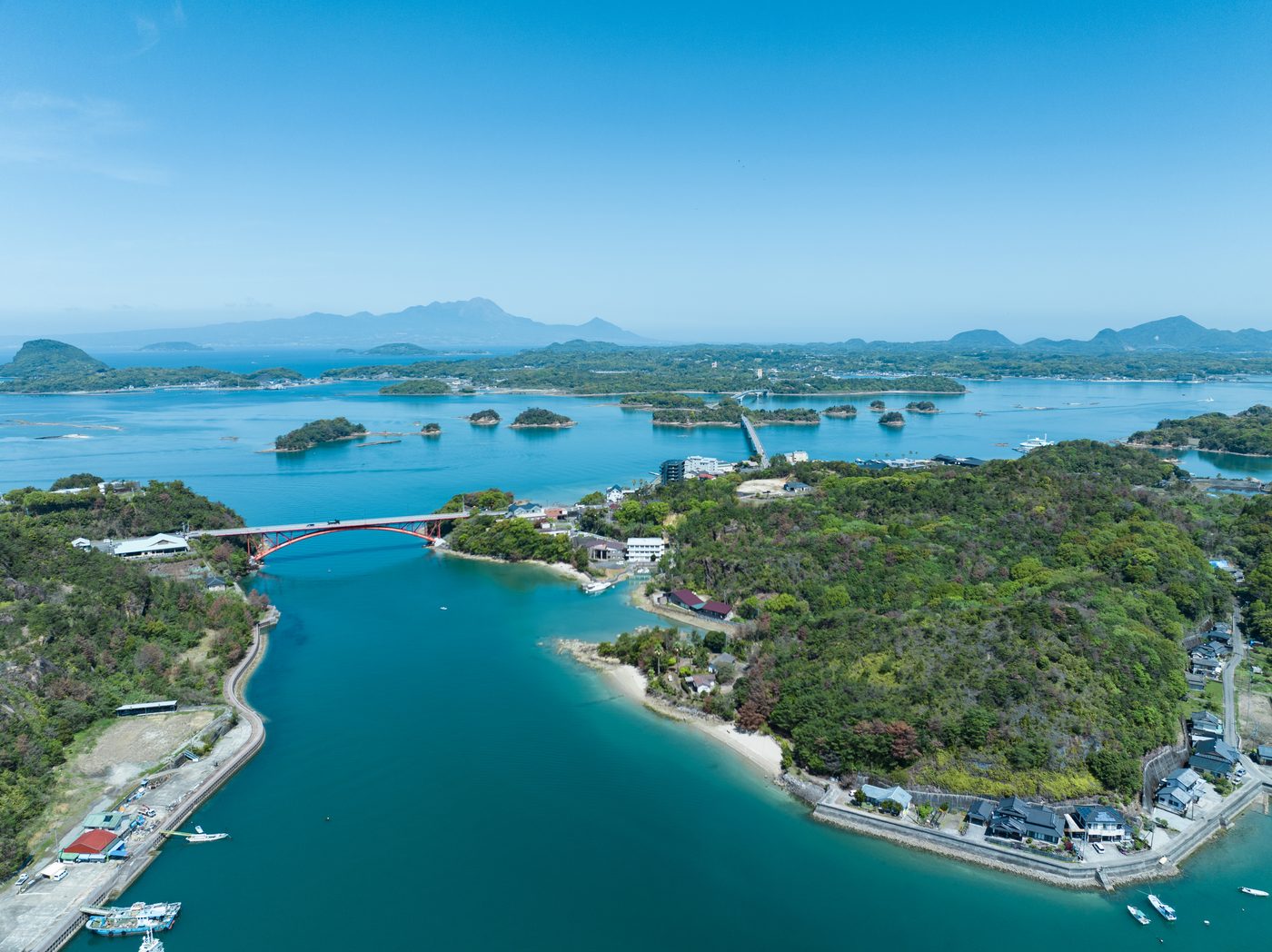 天草松島を上空から望む多島美の風景